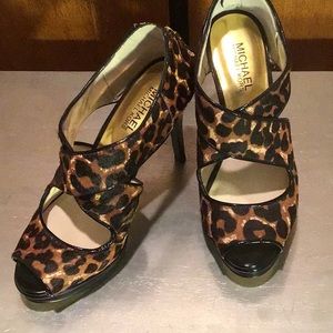 Michael Kors Peep Toe Platform Sandal sz 7